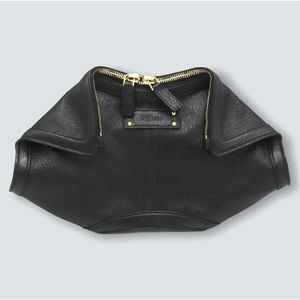 Alexander McQueen women’s black De Manta Clutch